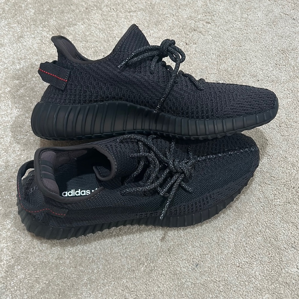 Black NEW Adidas Yeezy Boost size 10